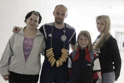 Виталий Яковлев с семьёй